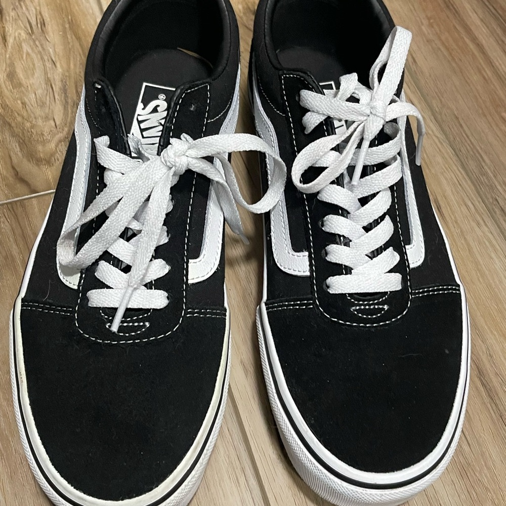 Vans Old Skool Black & White Sneakers Women’s Size 9 Classic Skate Shoes